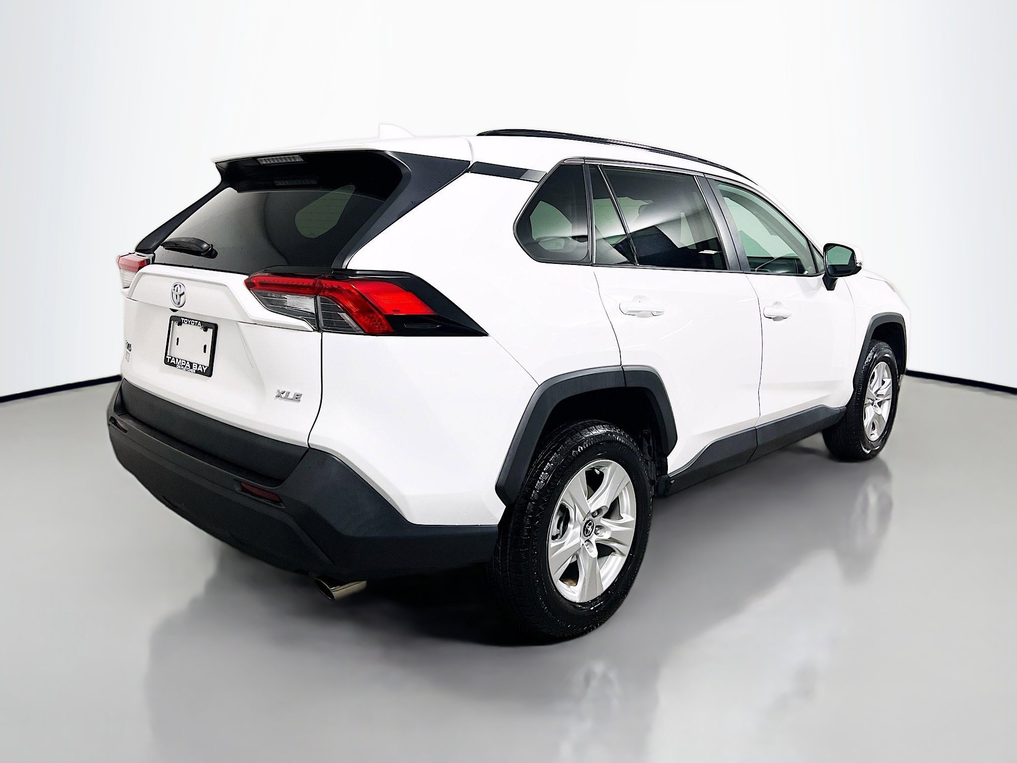 Used 2021 Toyota RAV4 XLE image 4