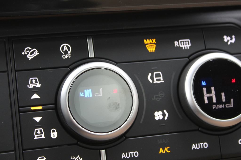 New 2026 Land Rover Defender 130 X-Dynamic SE image 16