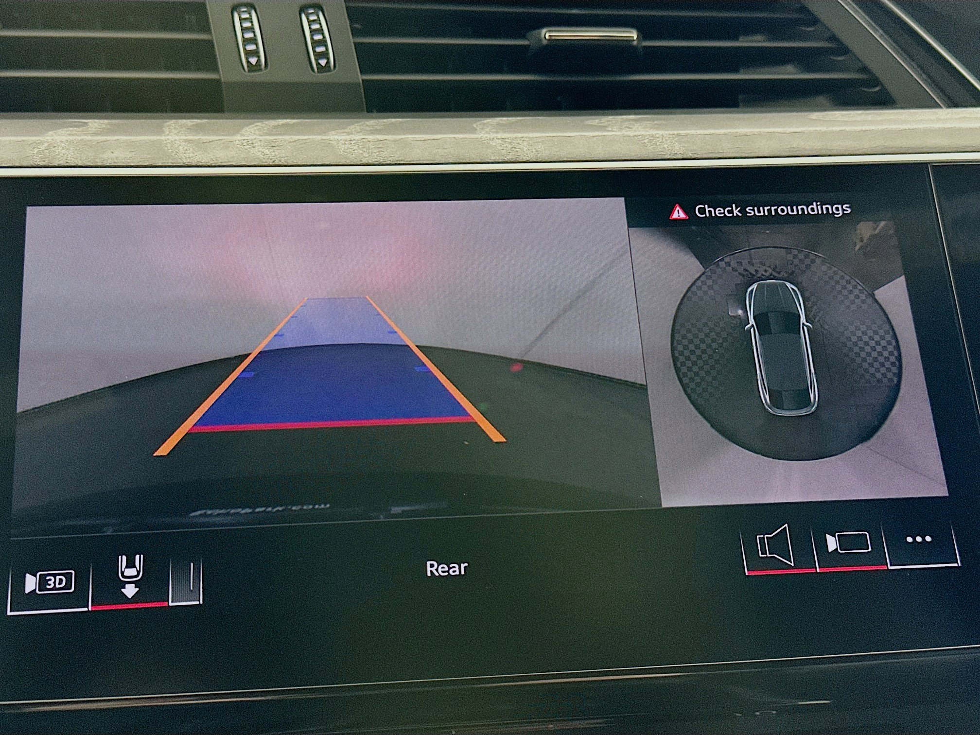 Used 2024 Audi Q8 e-tron Premium Plus w/ Premium Plus Package image 23