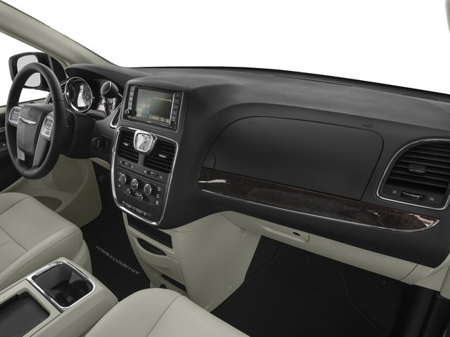 Certified 2016 Chrysler Town & Country Touring FWD image 16