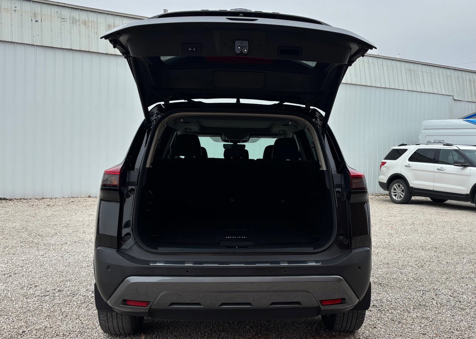 Used 2023 Nissan Rogue SL w/ SL Premium Package image 5