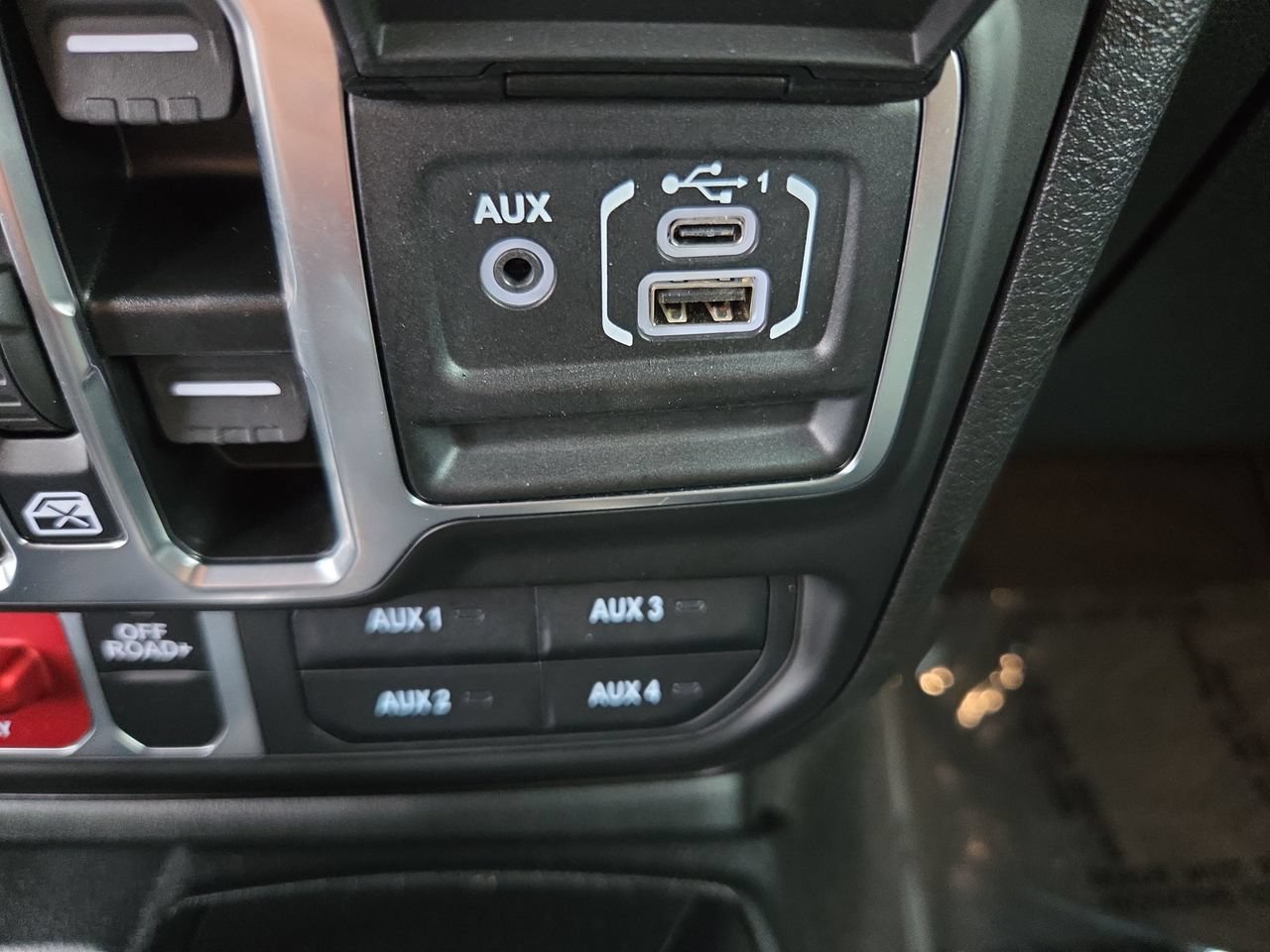 Used 2025 Jeep Wrangler Unlimited Sport AWD/4WD image 24