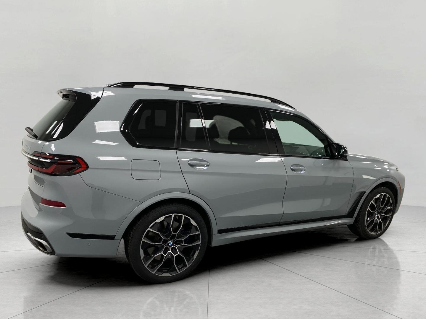 Certified 2025 BMW X7 M60i w/ Climate Comfort Package image 2