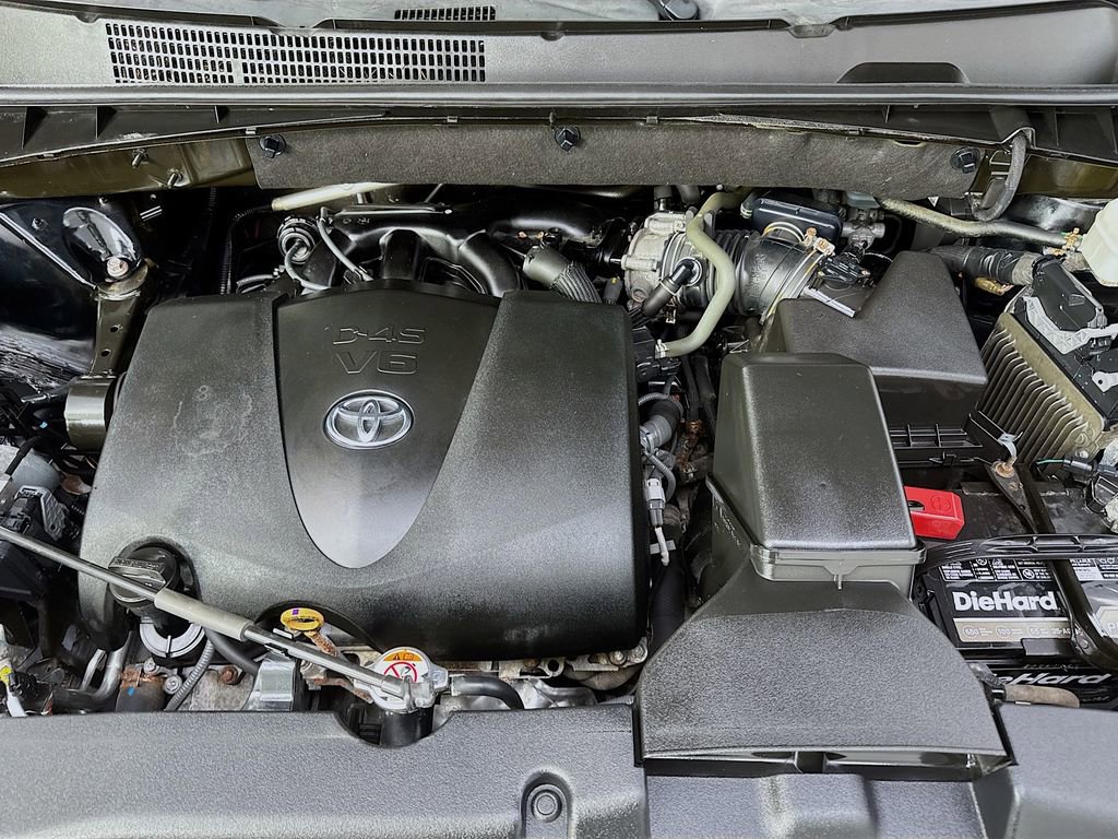 Used 2019 Toyota Highlander Plus AWD/4WD image 35