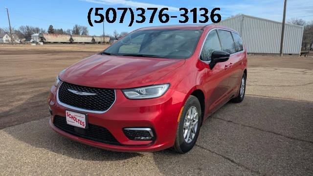 Used 2025 Chrysler Pacifica Select image 1