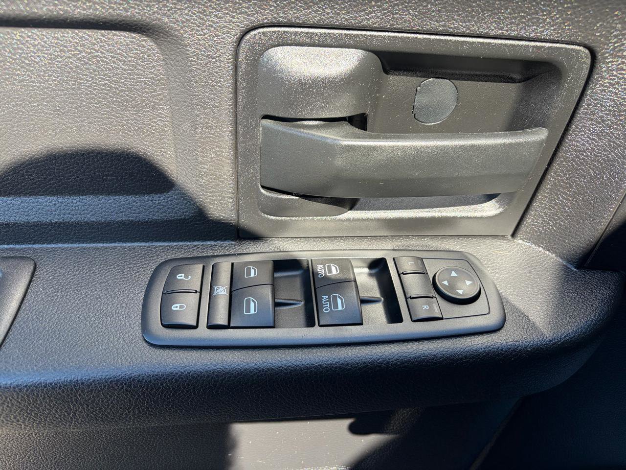 Used 2016 RAM 2500 Tradesman w/ Chrome Appearance Group image 25