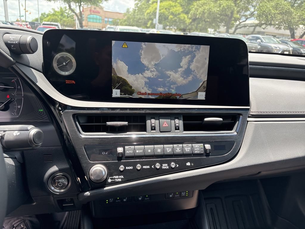 Used 2025 Lexus ES 300h w/ Premium Package FWD image 13