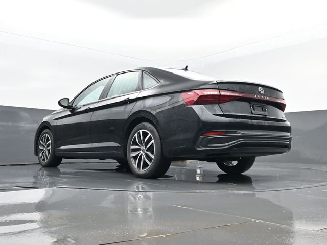 Used 2025 Volkswagen Jetta SE FWD image 23