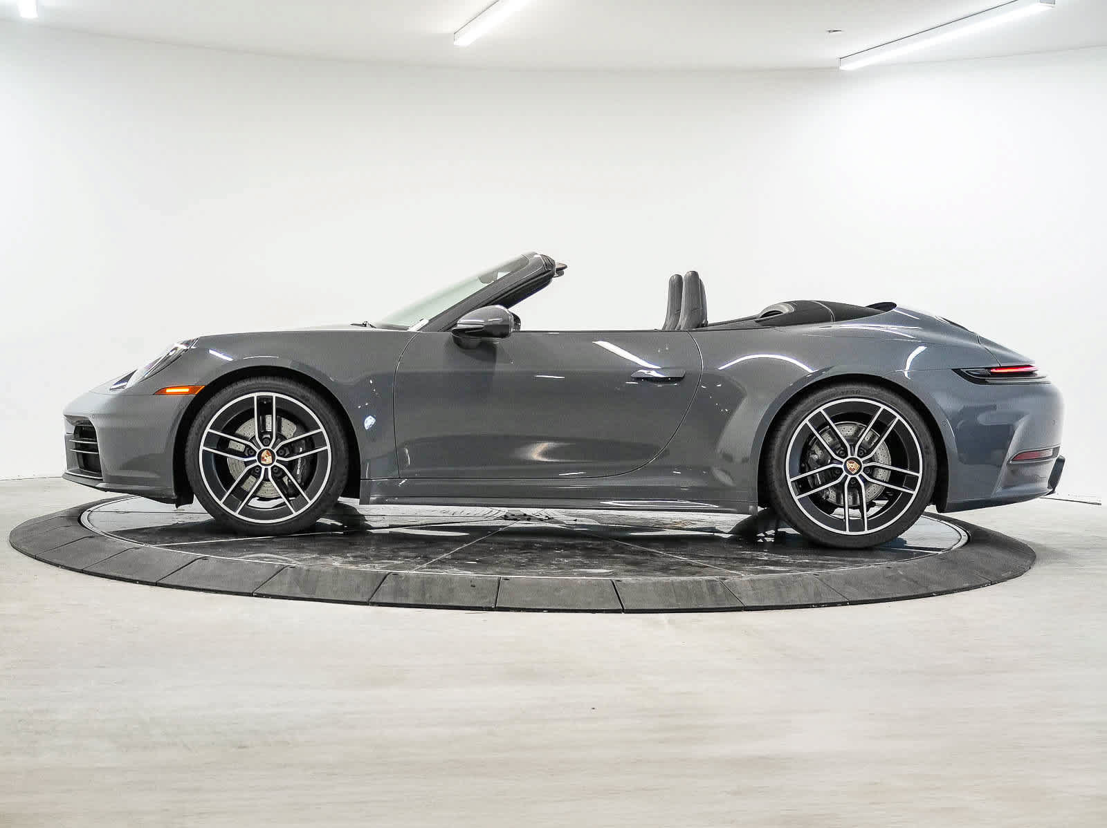 Certified 2025 Porsche 911 Carrera RWD image 2