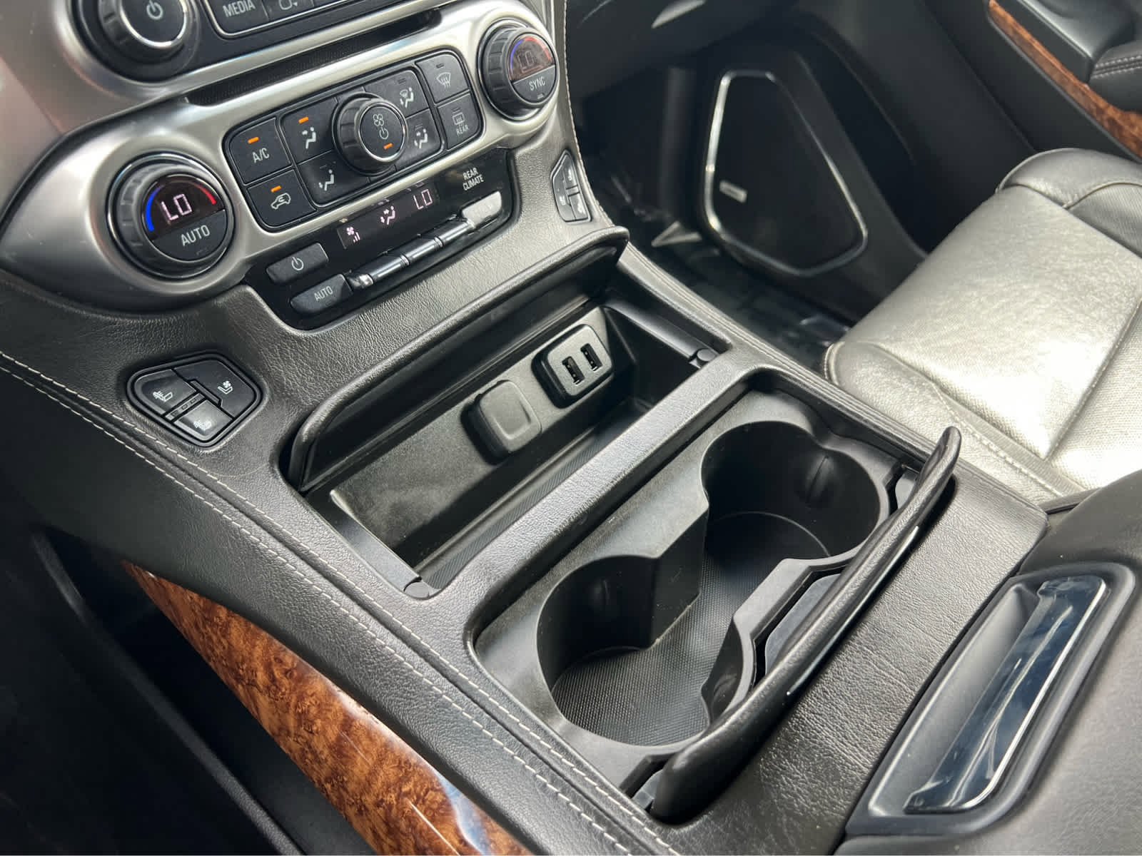 Used 2020 Chevrolet Suburban Premier image 39