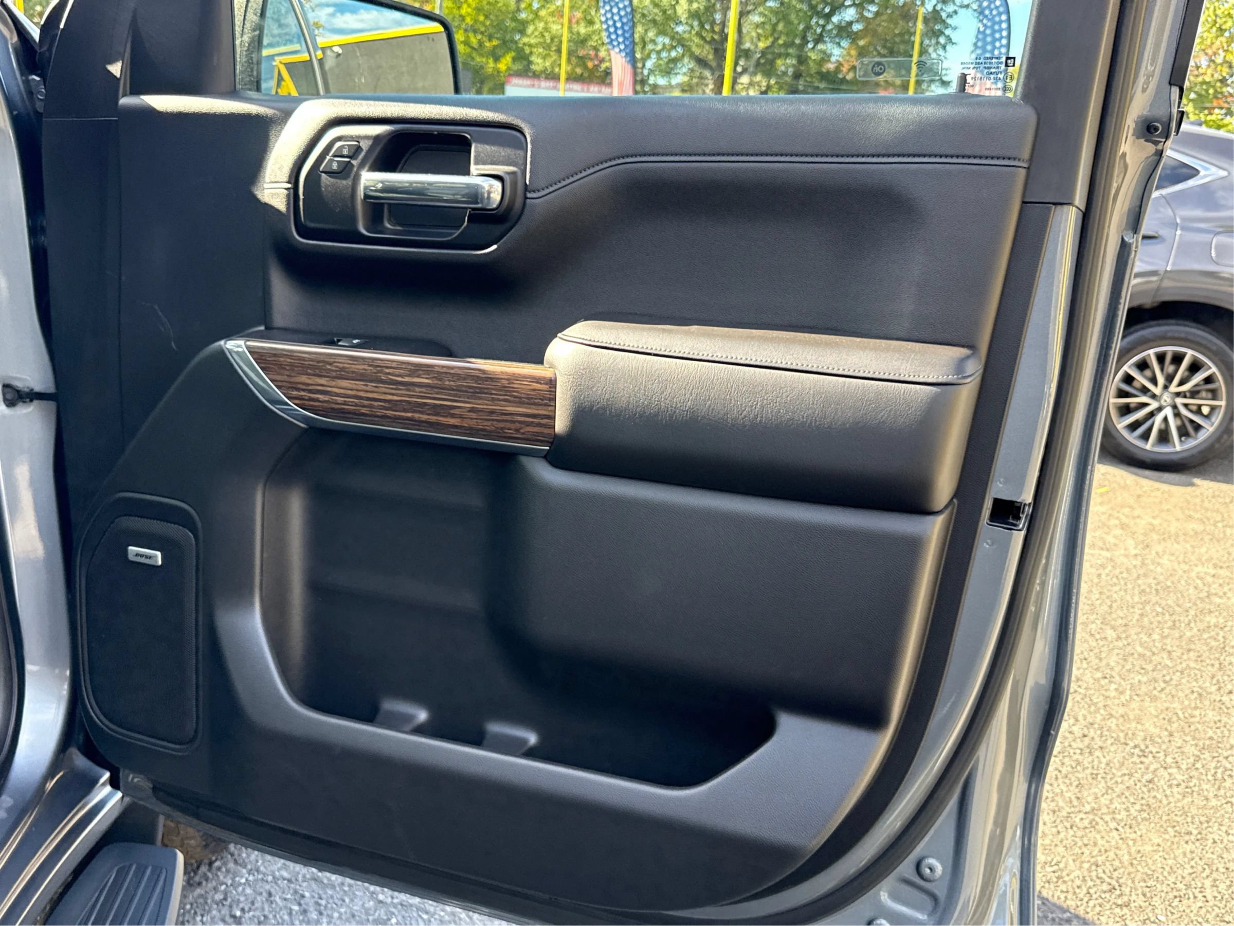 Used 2019 Chevrolet Silverado 1500 High Country w/ Technology Package AWD/4WD image 13