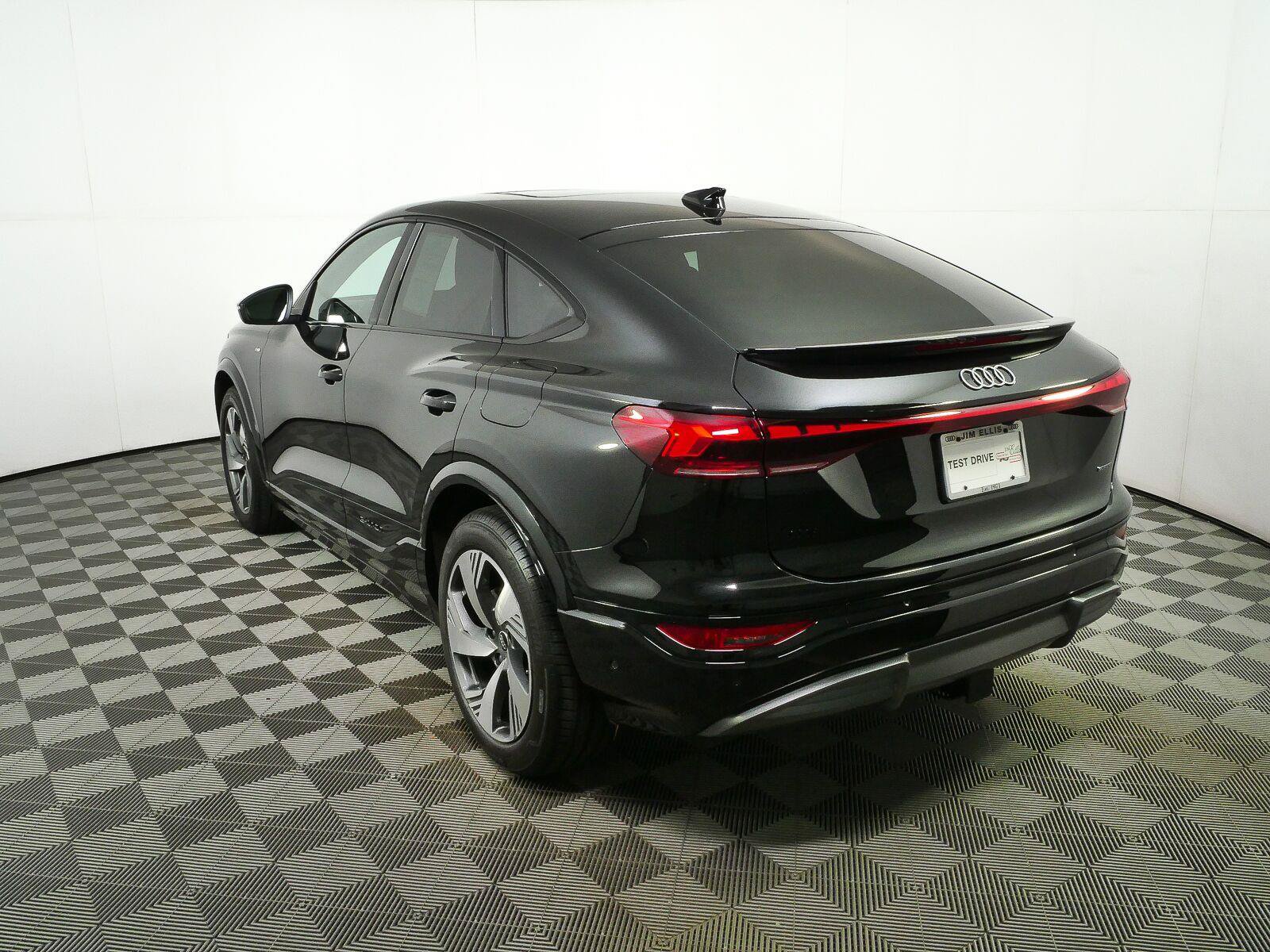 Used 2025 Audi Q6 e-tron Prestige w/ Black Warm Weather Package AWD/4WD image 25