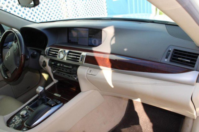 Used 2015 Lexus LS 460 w/ Comfort Package image 8