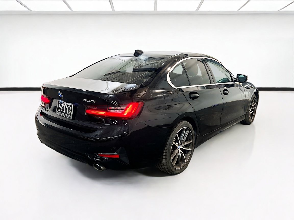 Used 2022 BMW 330i Sedan w/ Premium Package 2 RWD image 4