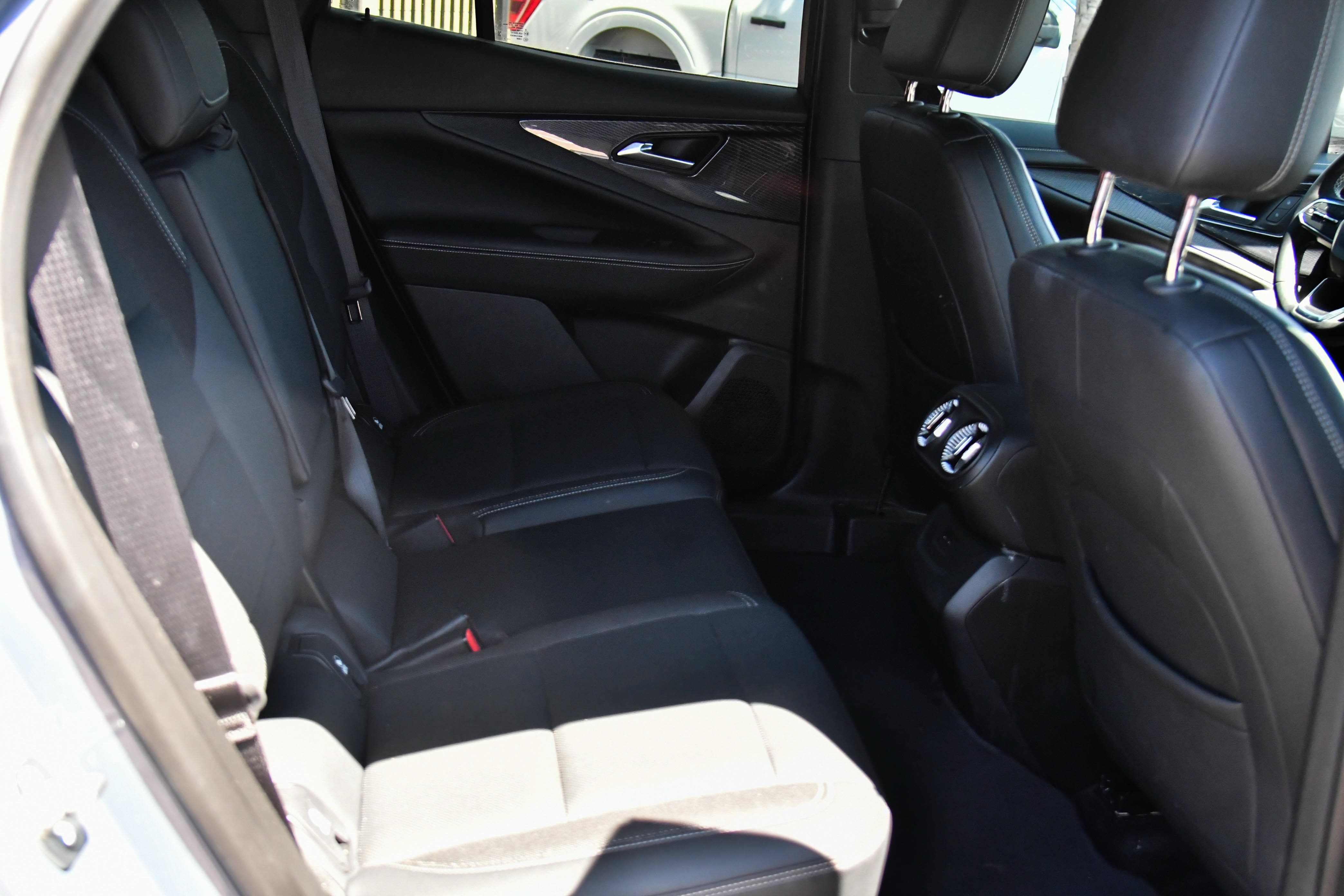 Used 2024 Chevrolet Blazer EV LT AWD/4WD image 48