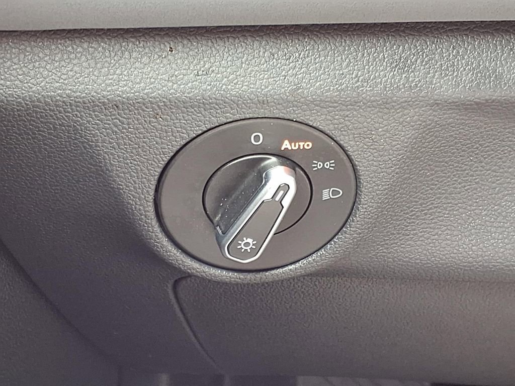 Used 2025 Volkswagen Jetta SE image 17