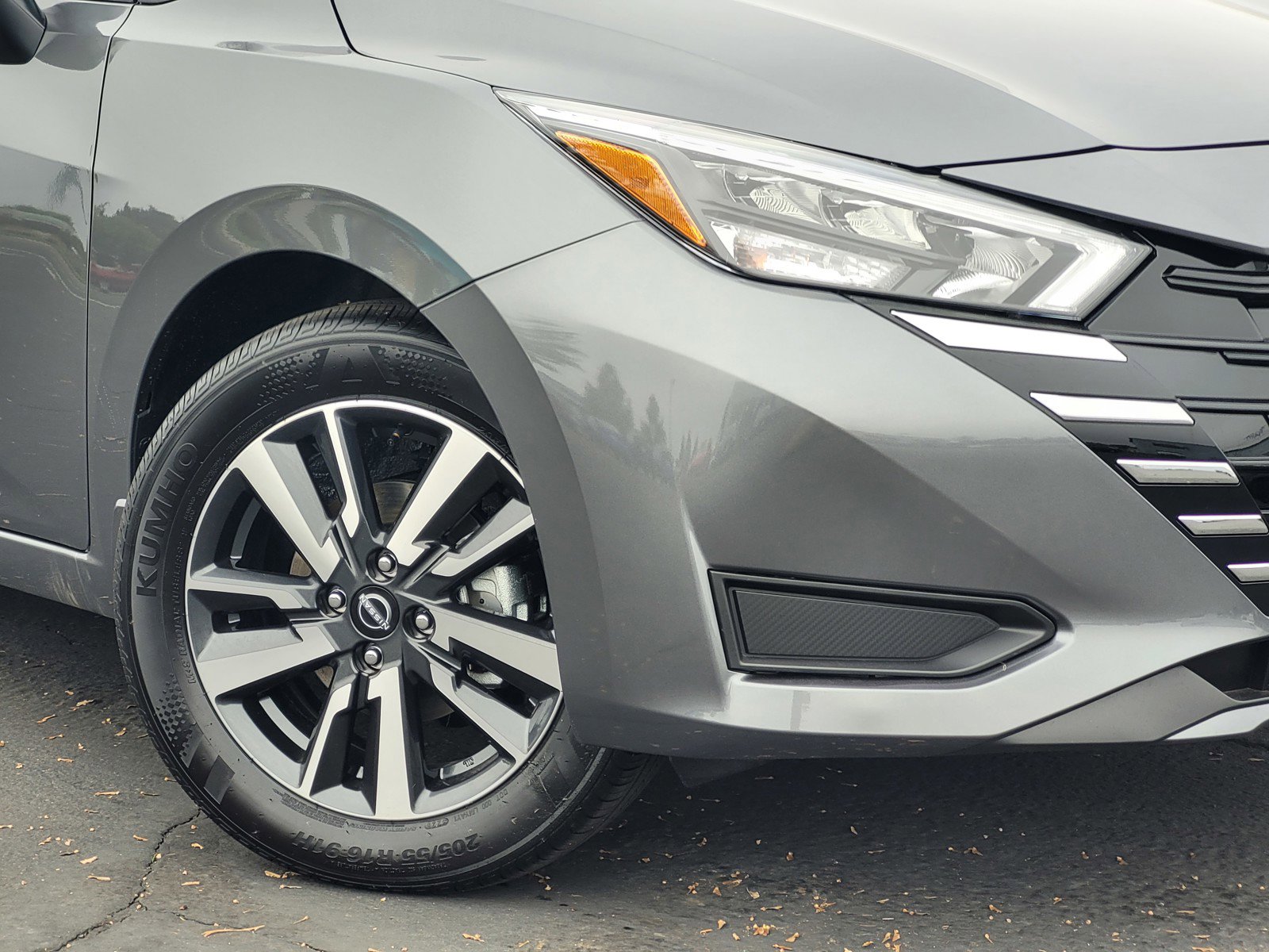 New 2025 Nissan Versa SV w/ Trunk Package image 3