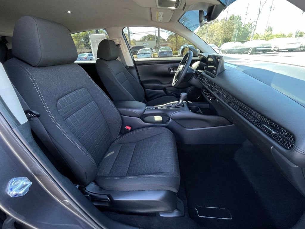 Certified 2025 Honda HR-V LX image 32