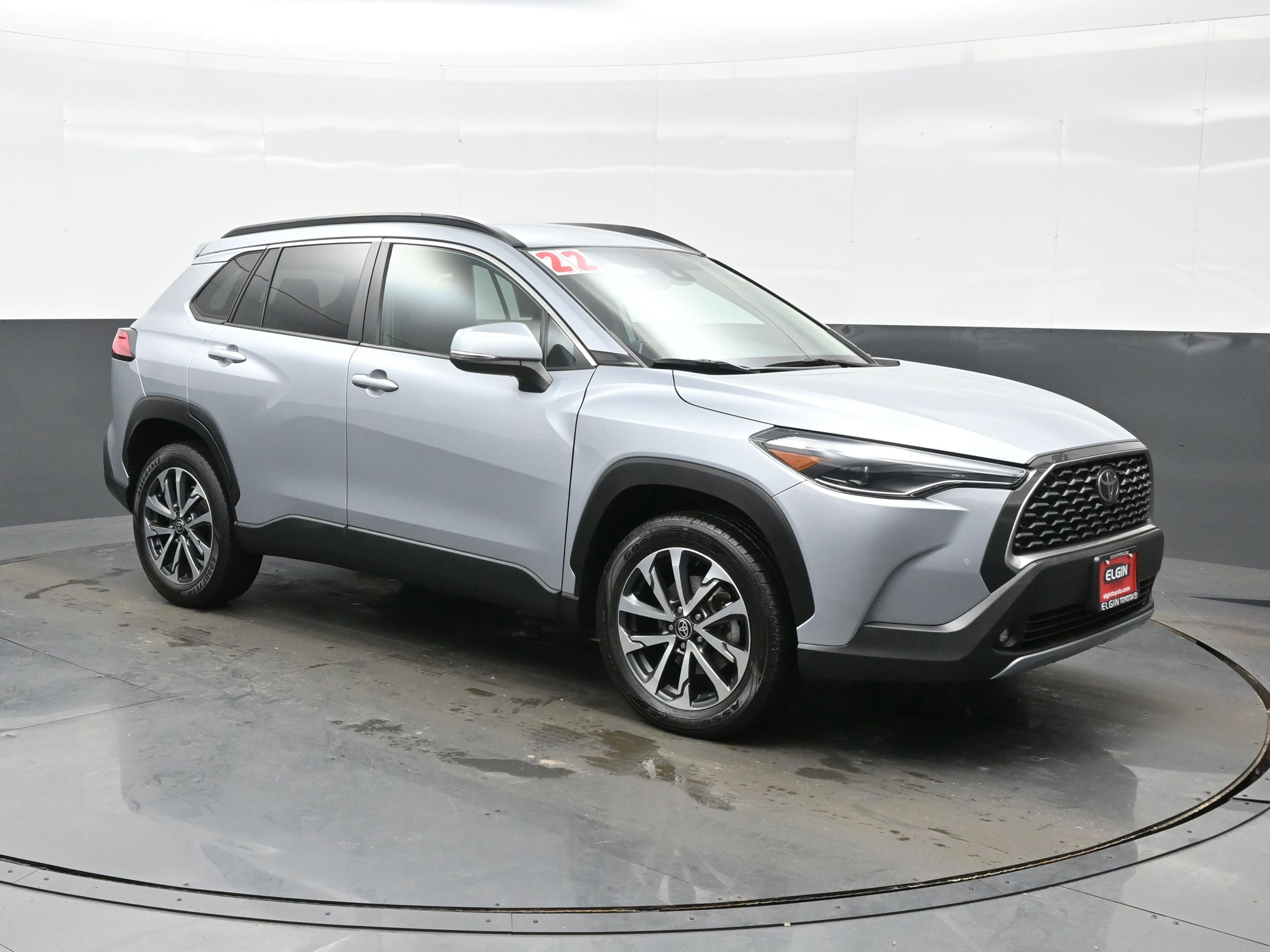 Used 2022 Toyota Corolla Cross XLE image 8