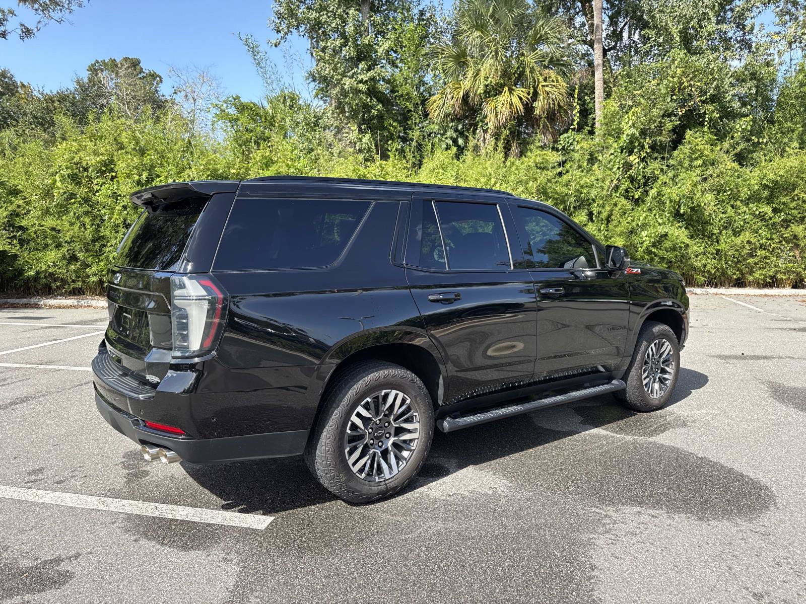 Used 2025 Chevrolet Tahoe Z71 w/ Comfort Package AWD/4WD image 3