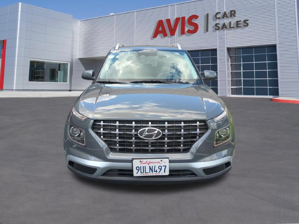 Used 2025 Hyundai Venue SEL FWD image 2