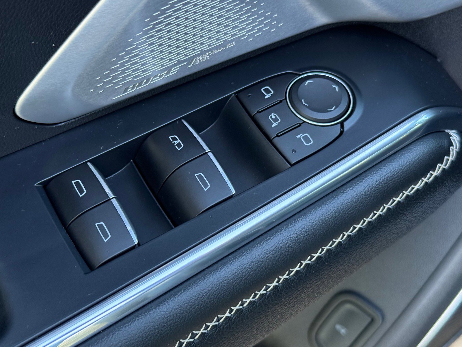 Certified 2024 GMC Acadia Denali w/ Super Cruise Package image 9