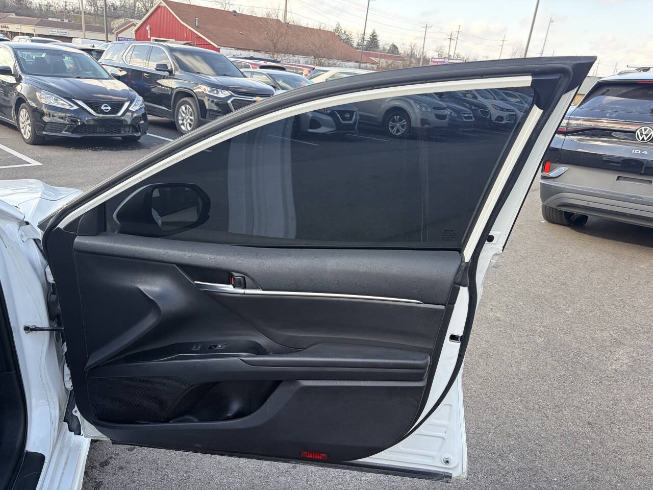 Used 2020 Toyota Camry SE FWD image 17