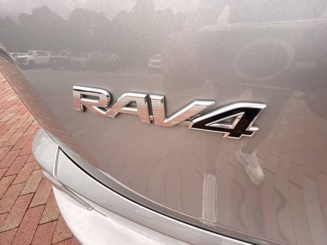 Used 2018 Toyota RAV4 XLE FWD image 16