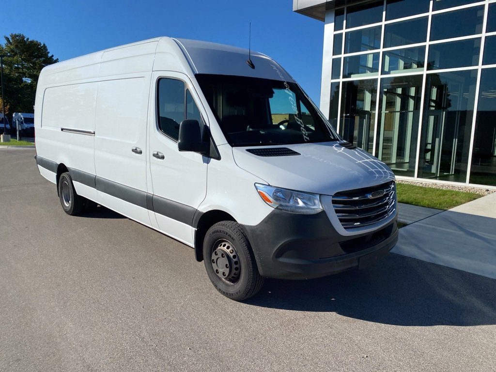 Used 2019 Freightliner Sprinter 170 image 2