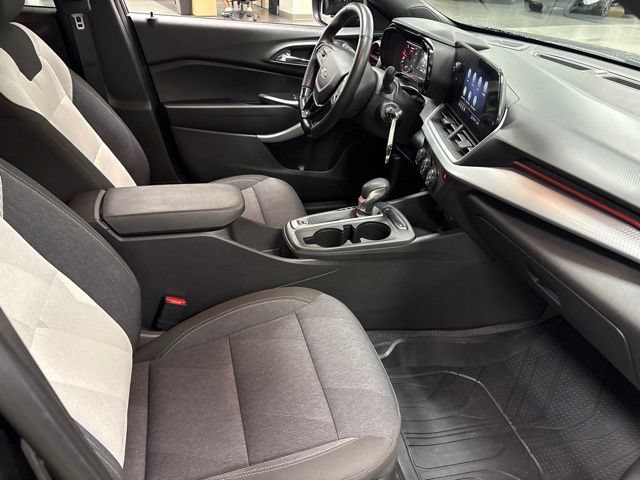 Used 2024 Chevrolet Trax RS w/ Driver Confidence Package FWD image 9