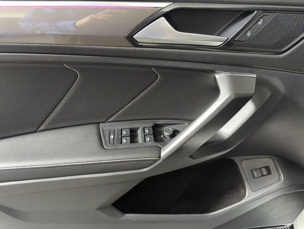 Used 2022 Volkswagen Tiguan SE R-Line image 9