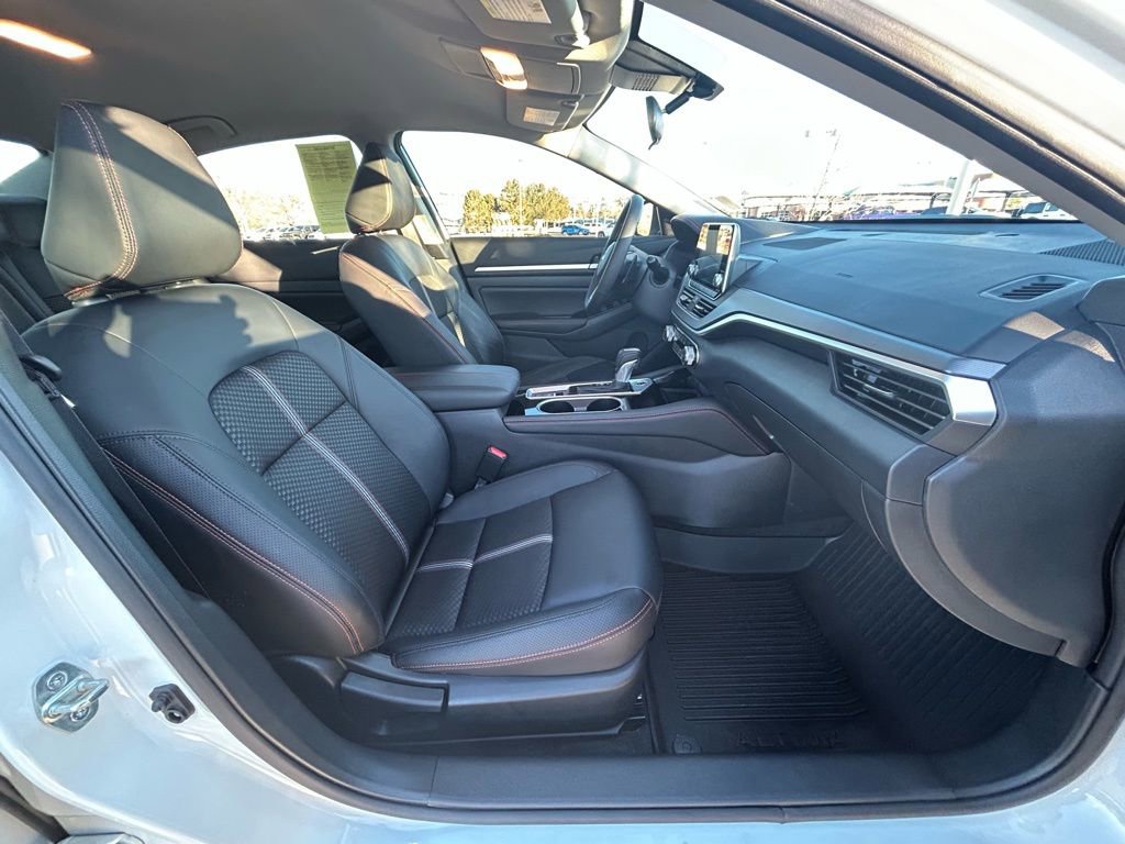 Used 2025 Nissan Altima 2.5 SR image 32
