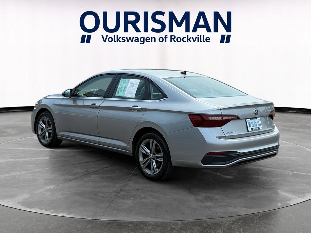 Used 2024 Volkswagen Jetta SE FWD image 4