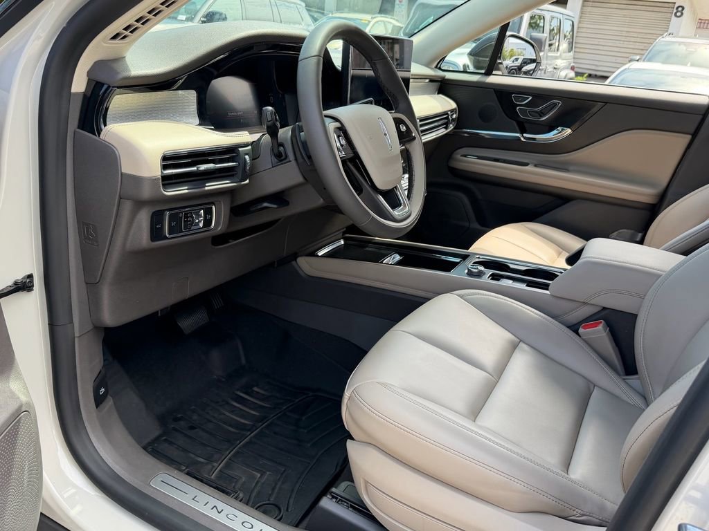 Certified 2024 Lincoln Corsair FWD image 12