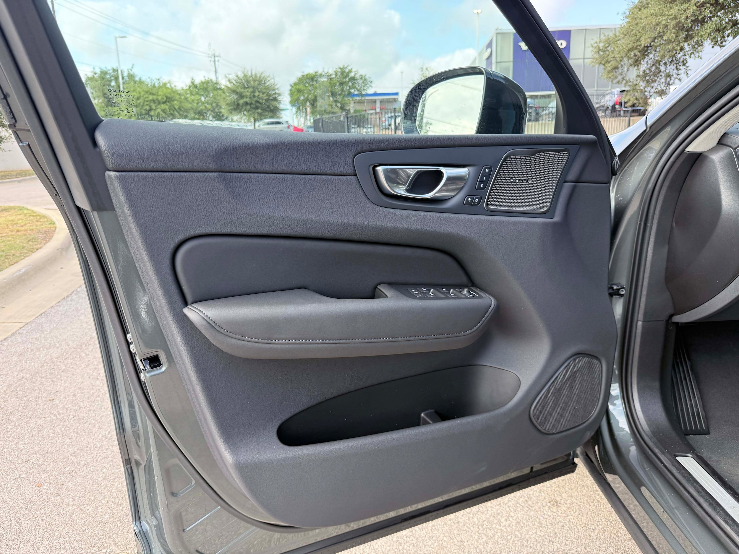 New 2026 Volvo XC60 T8 Ultra w/ Protection Package Premier AWD/4WD image 11