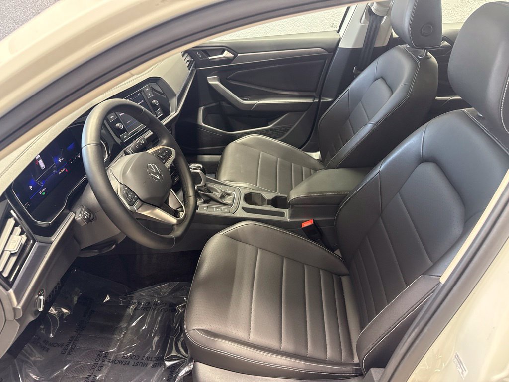 Used 2023 Volkswagen Jetta SE w/ Panoramic Sunroof Package FWD image 15