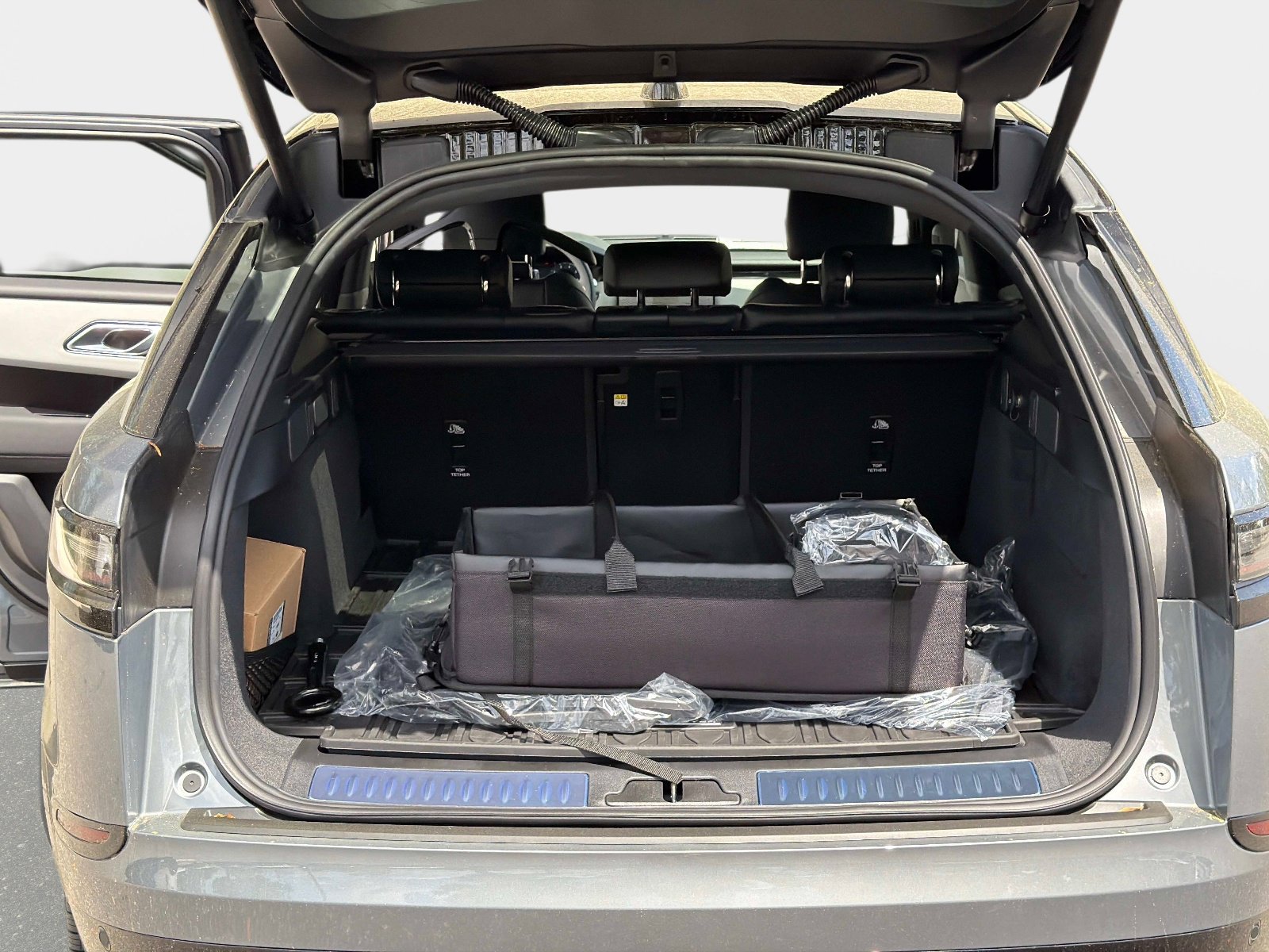 New 2026 Land Rover Range Rover Velar Dynamic SE image 11