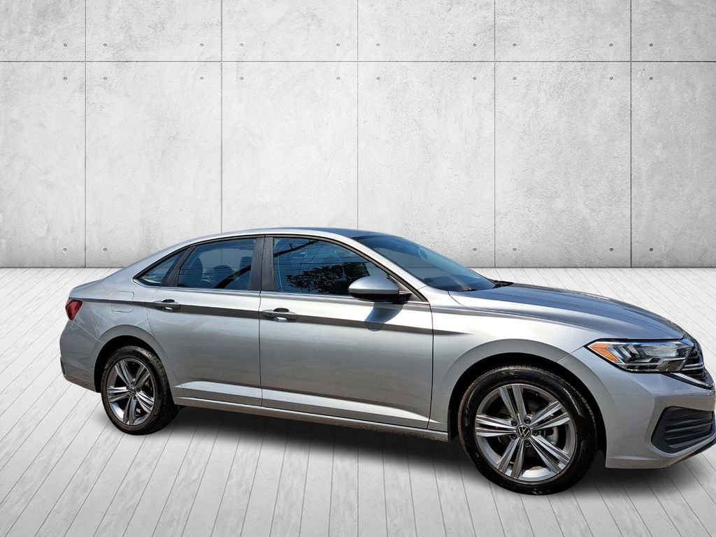 Used 2024 Volkswagen Jetta SE image 3