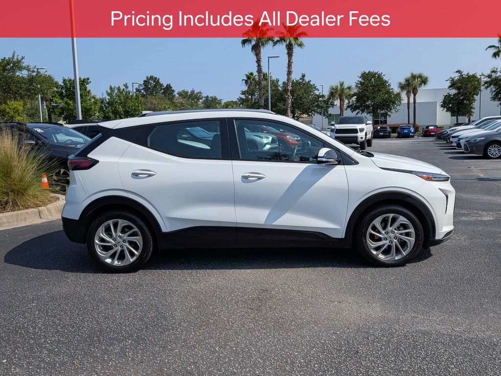 Used 2023 Chevrolet Bolt EUV LT FWD image 3