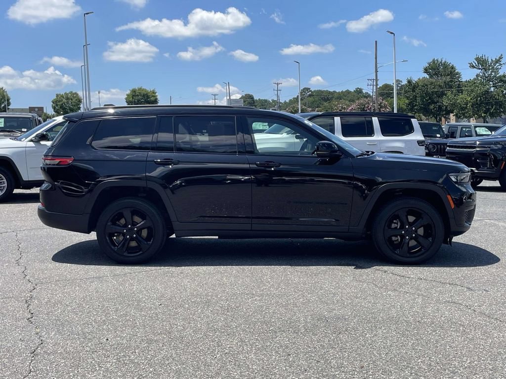 Used 2023 Jeep Grand Cherokee L Laredo AWD/4WD image 9