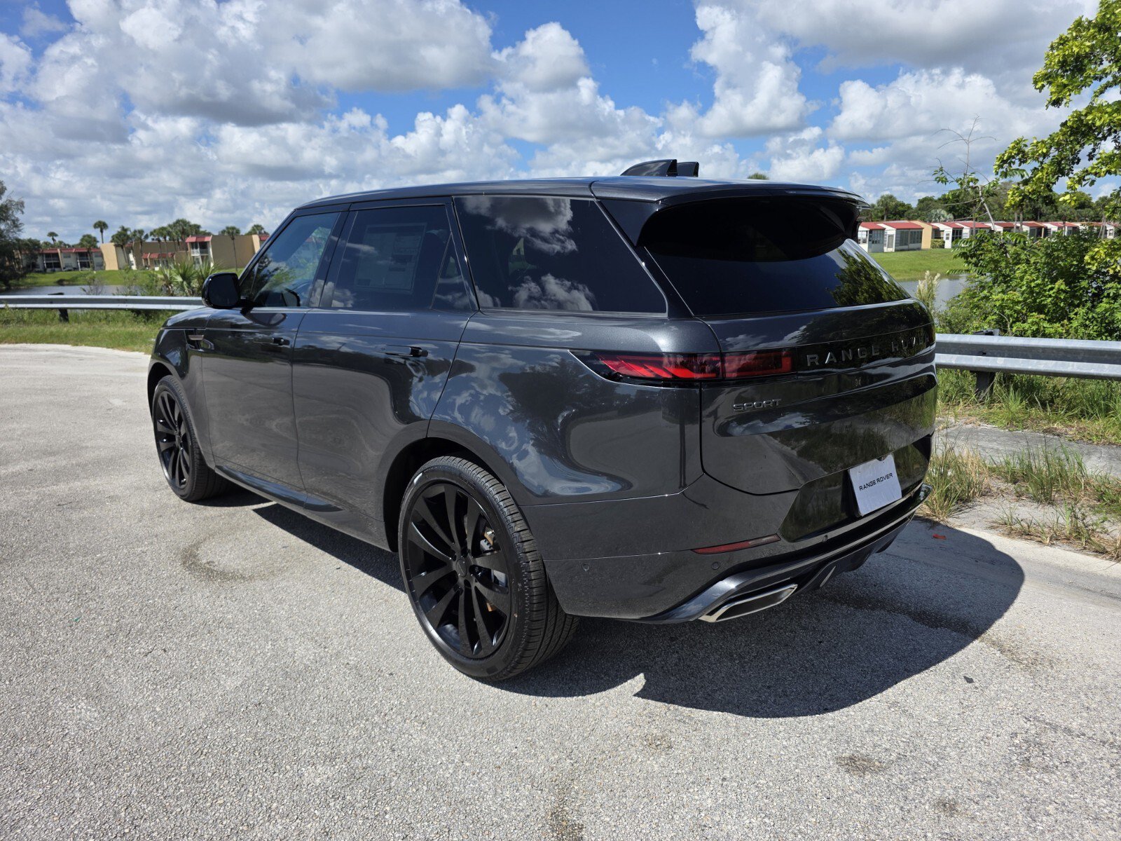 New 2026 Land Rover Range Rover Sport Dynamic SE AWD/4WD image 2