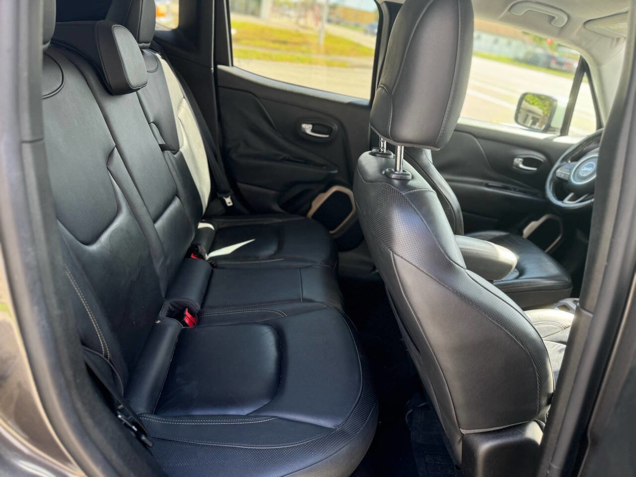 Used 2017 Jeep Renegade Limited FWD image 5