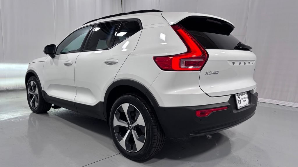 Certified 2026 Volvo XC40 B5 Plus AWD/4WD image 8