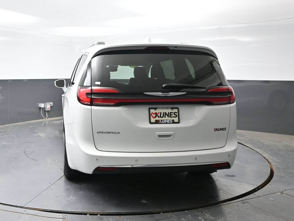 Used 2022 Chrysler Pacifica Touring-L FWD image 10