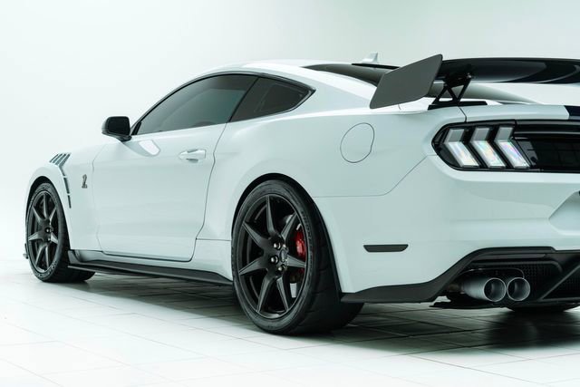 Used 2021 Ford Mustang Shelby GT500 w/ Carbon Fiber Track Pack image 21