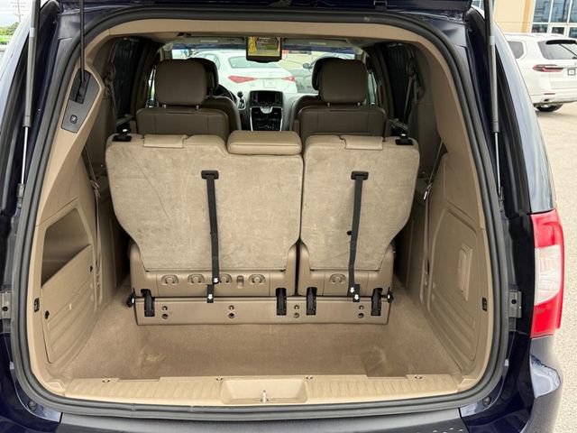 Used 2014 Chrysler Town & Country Touring FWD image 4