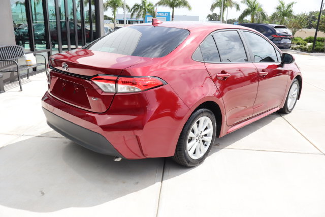 Used 2024 Toyota Corolla LE w/ LE Convenience Package FWD image 3