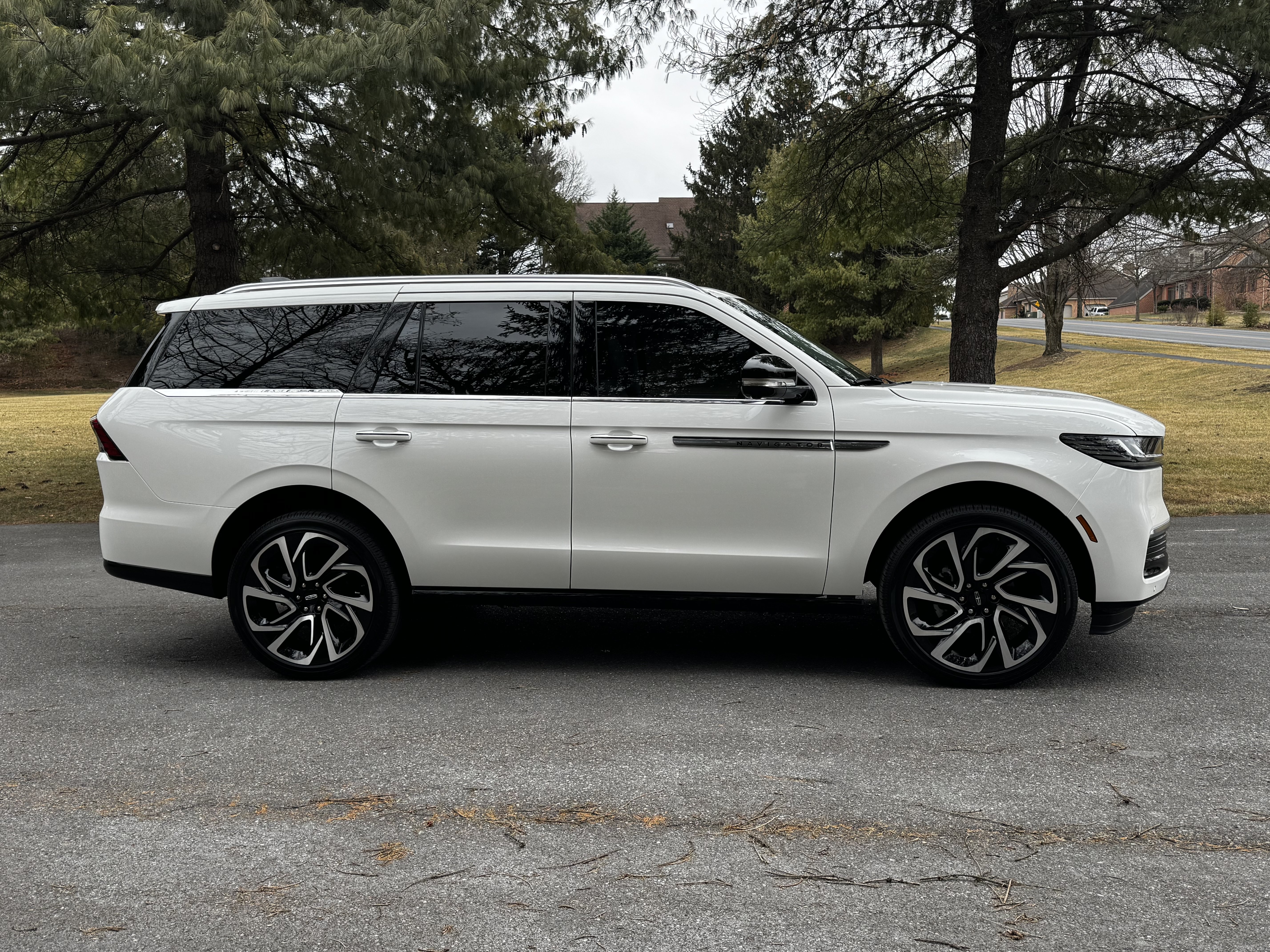 Used 2026 Lincoln Navigator Reserve AWD/4WD image 4