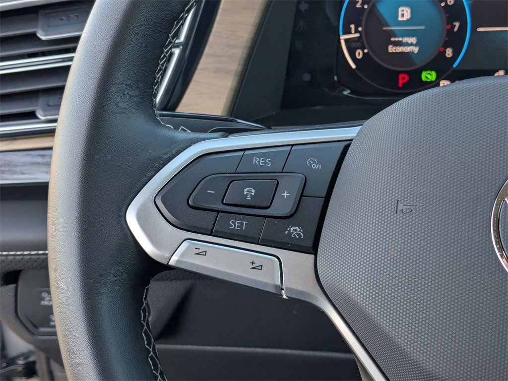 Used 2025 Volkswagen Atlas SE image 19