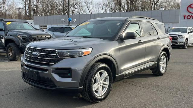 Used 2022 Ford Explorer XLT image 3